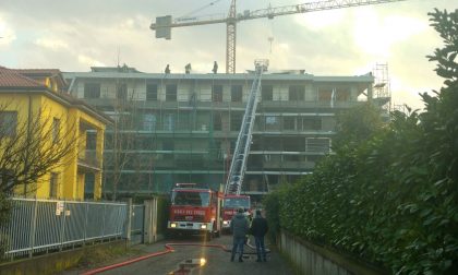 Palazzina va a fuoco a Treviglio VIDEO FOTO