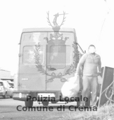 Le fototrappole “catturano” gli incivili