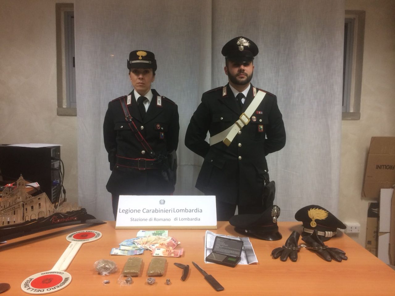 Blitz antidroga in centro arrestato 18enne
