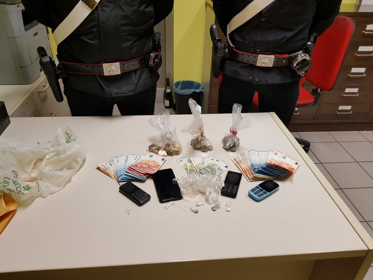 Cocaina e eroina per madre e figlia: ecco chi sono i due pusher presi ieri