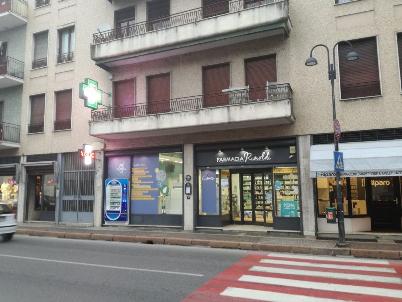 Rapina in farmacia investigatori sulle tracce del rapinatore