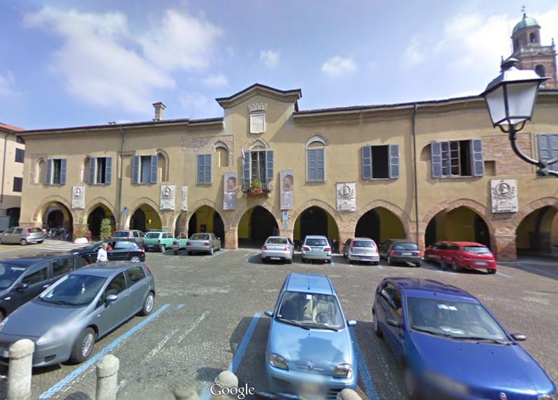 Piazza Garibaldi, una petizione per chiedere la riapertura (e i parcheggi)
