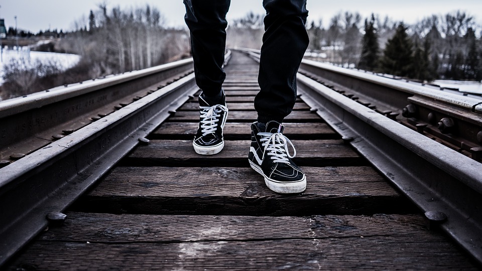 A spasso a piedi sulla Tav: “Sto andando a Milano…”
