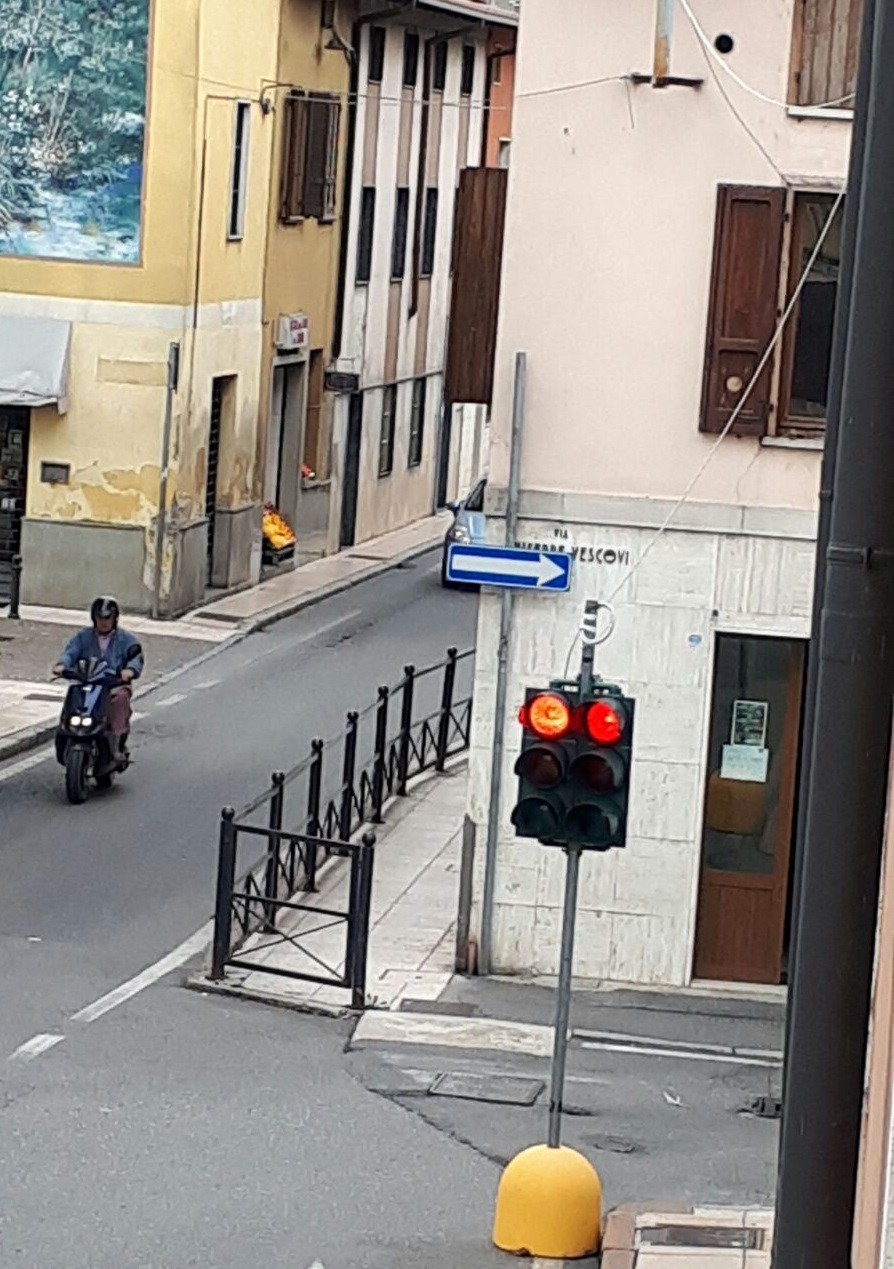 Semaforo definitivo in via Papa Giovanni