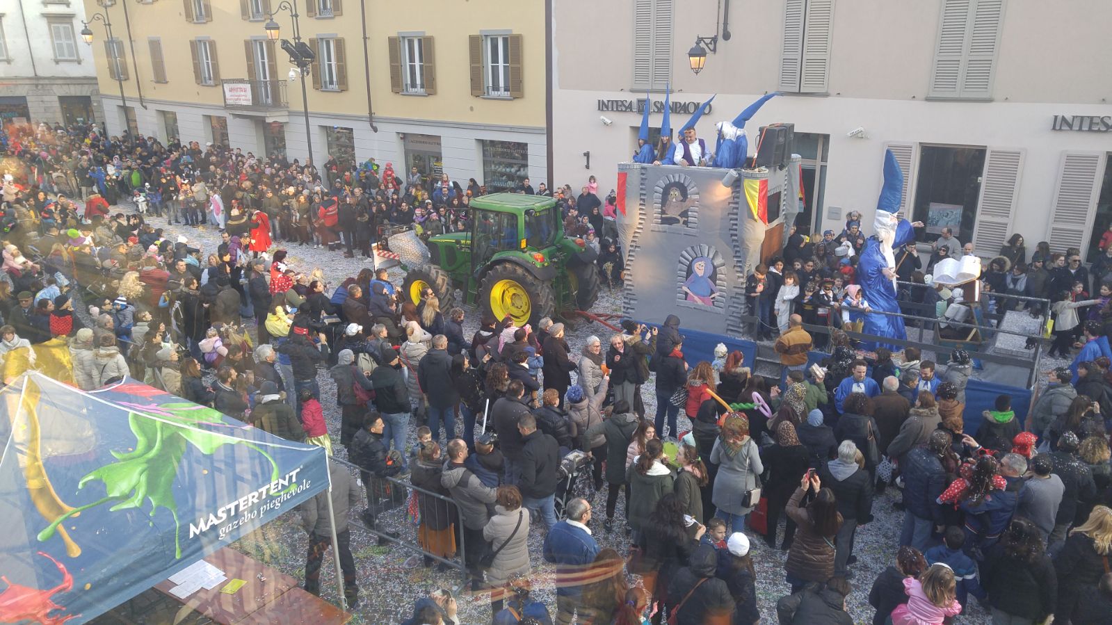 La piazza dall'ex Upim Carnevale Treviglio 2018