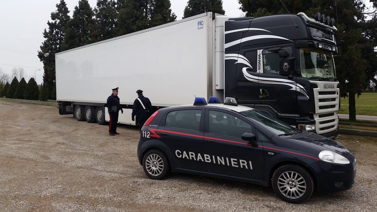 Truffa aggravata e ricettazione, arrestato un 53enne