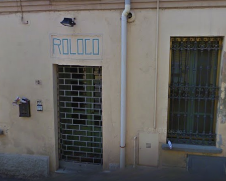 Cade il canale pluviale, sfiorati due ragazzi