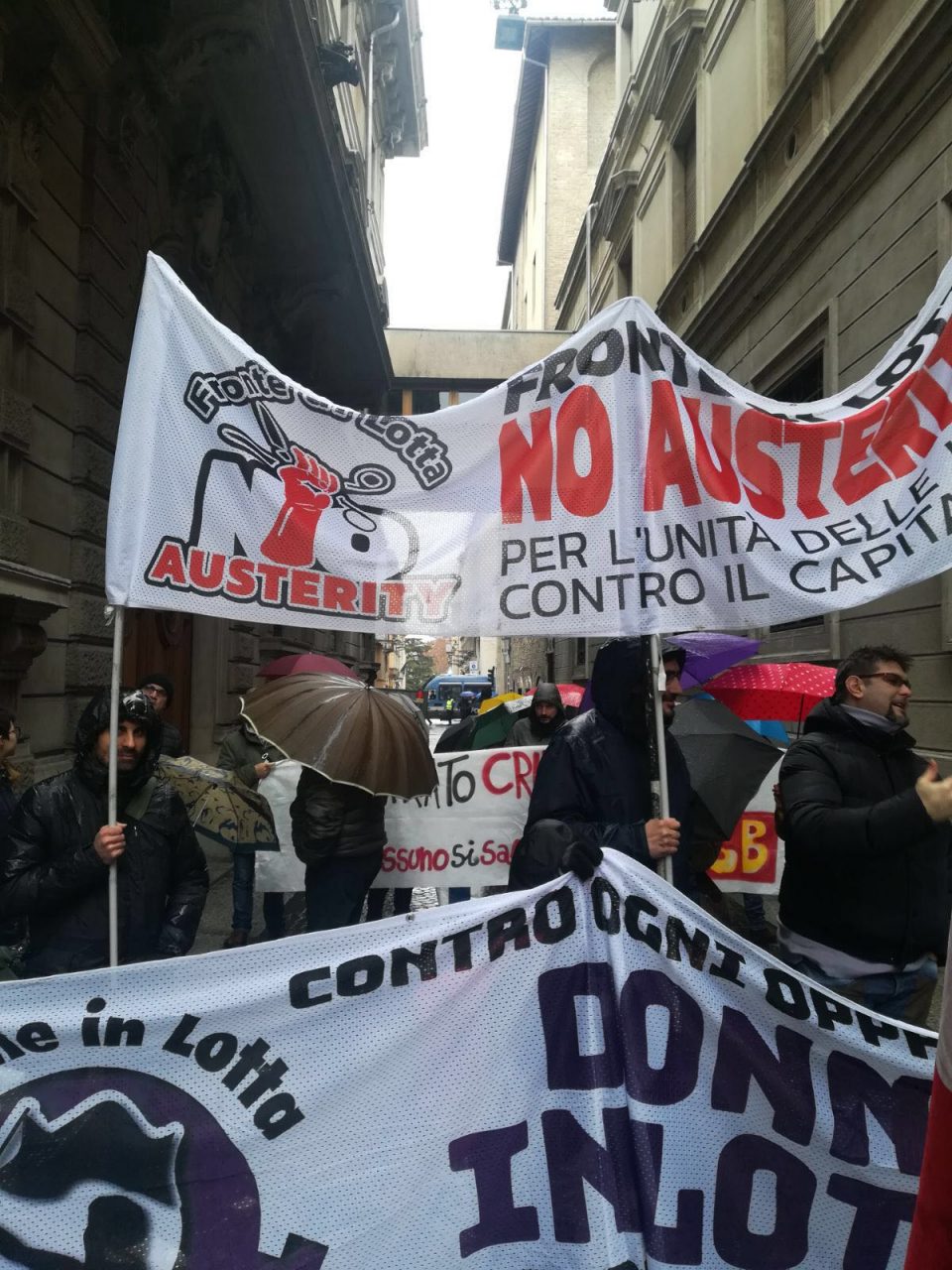 maestre elementari in protesta