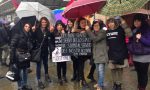 Maestre elementari in protesta bloccano il centro di Parma FOTO VIDEO