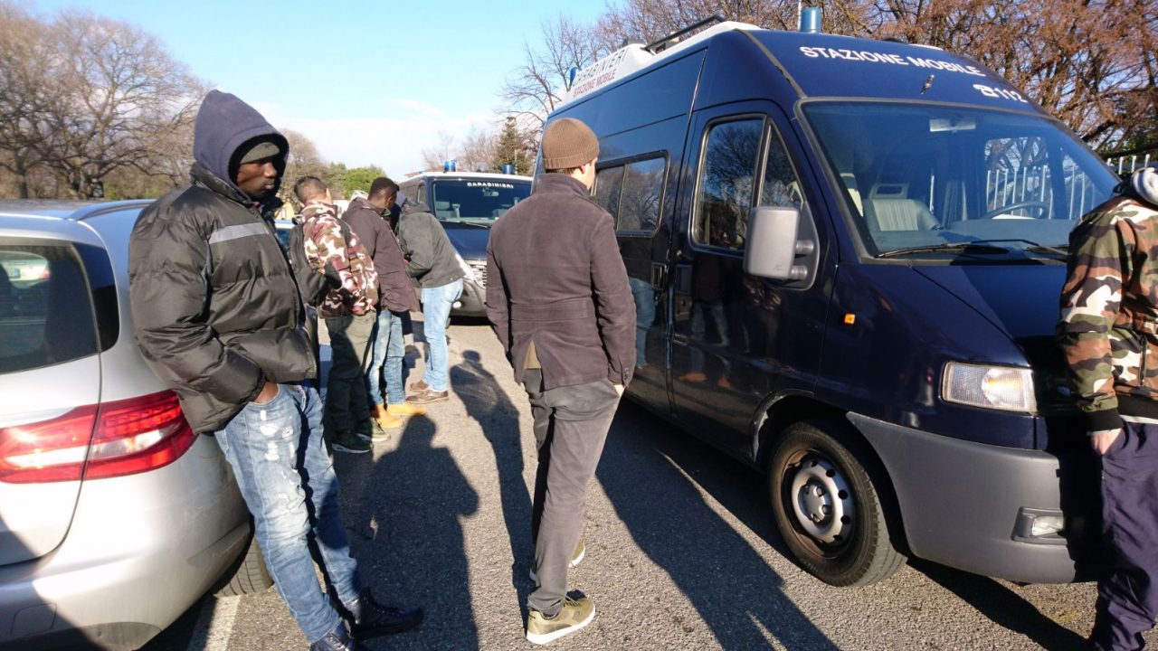 Stazione Bergamo, hashish e tirapugni, denunciato