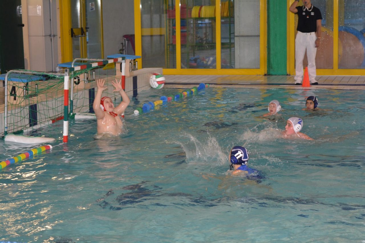 Pallanuoto Treviglio, prima vittoria per i senior ma l’allenatore lascia