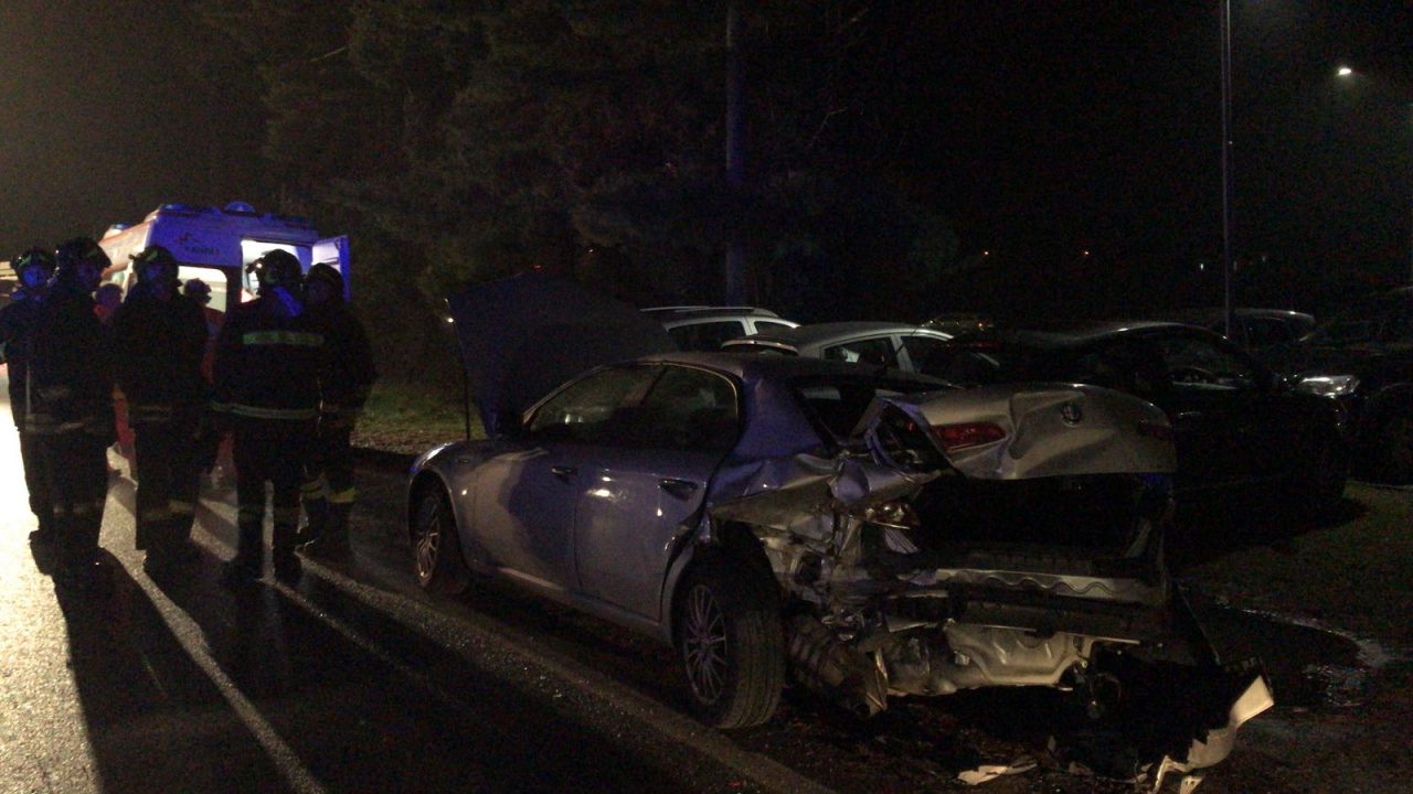Incidente sulla provinciale a Cassano: auto distrutte e sei feriti VIDEO