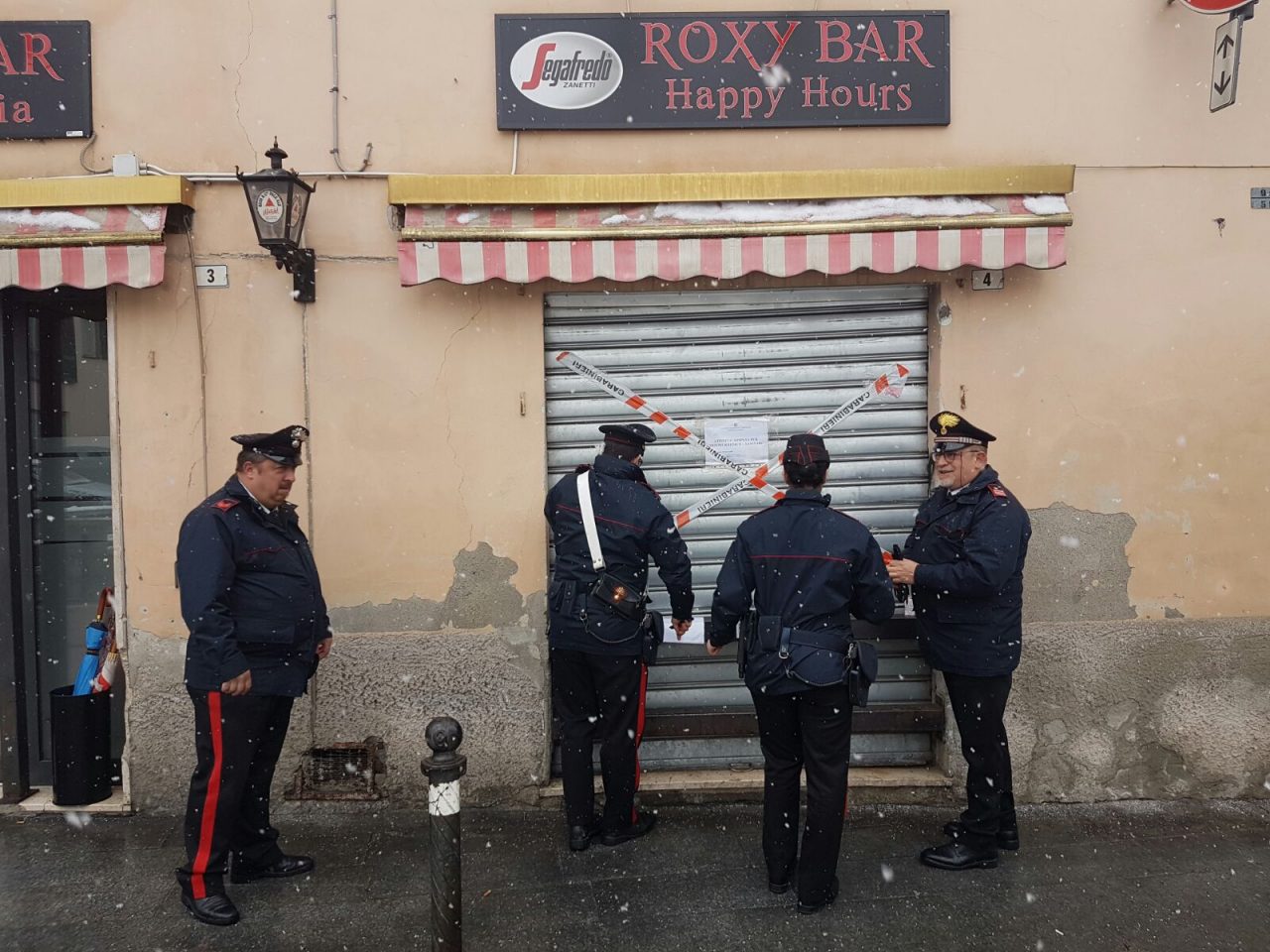 Carenze igieniche, i carabinieri chiudono il Roxy bar a Casirate