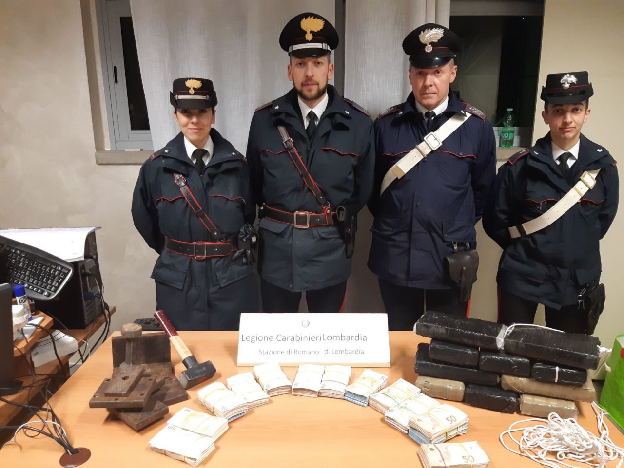 Operazione antidroga: sequestrati 12 kg di cocaina e 114mila euro