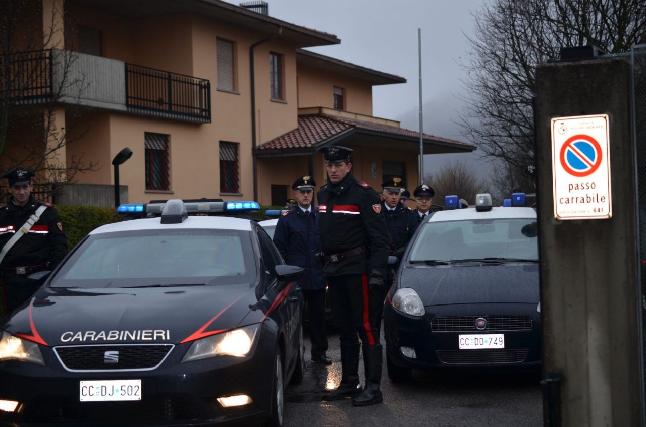 Cercano armi ed esplosivi, famiglie Rom controllate dai carabinieri