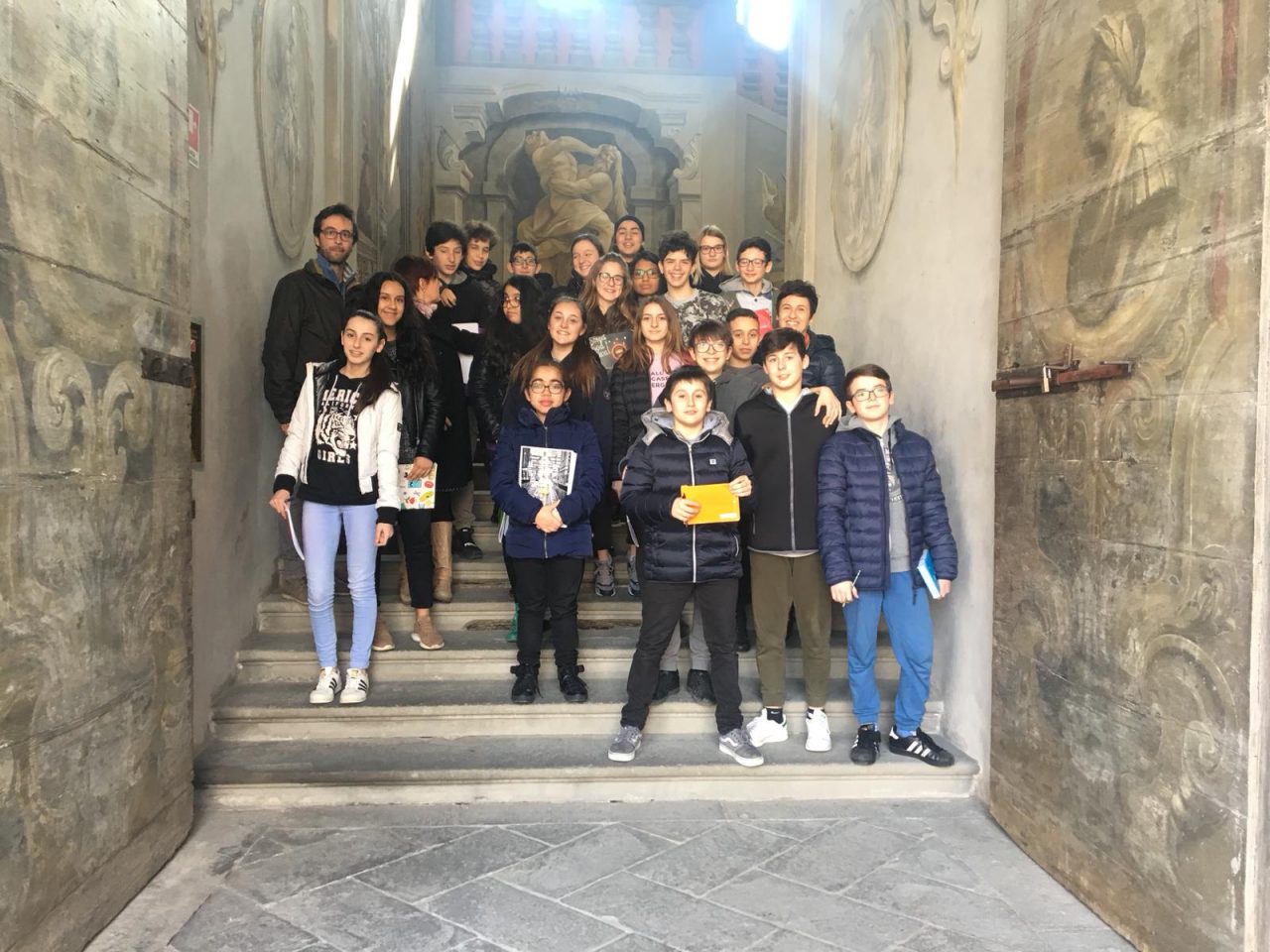 Ragazzi delle medie guide turistiche per un giorno