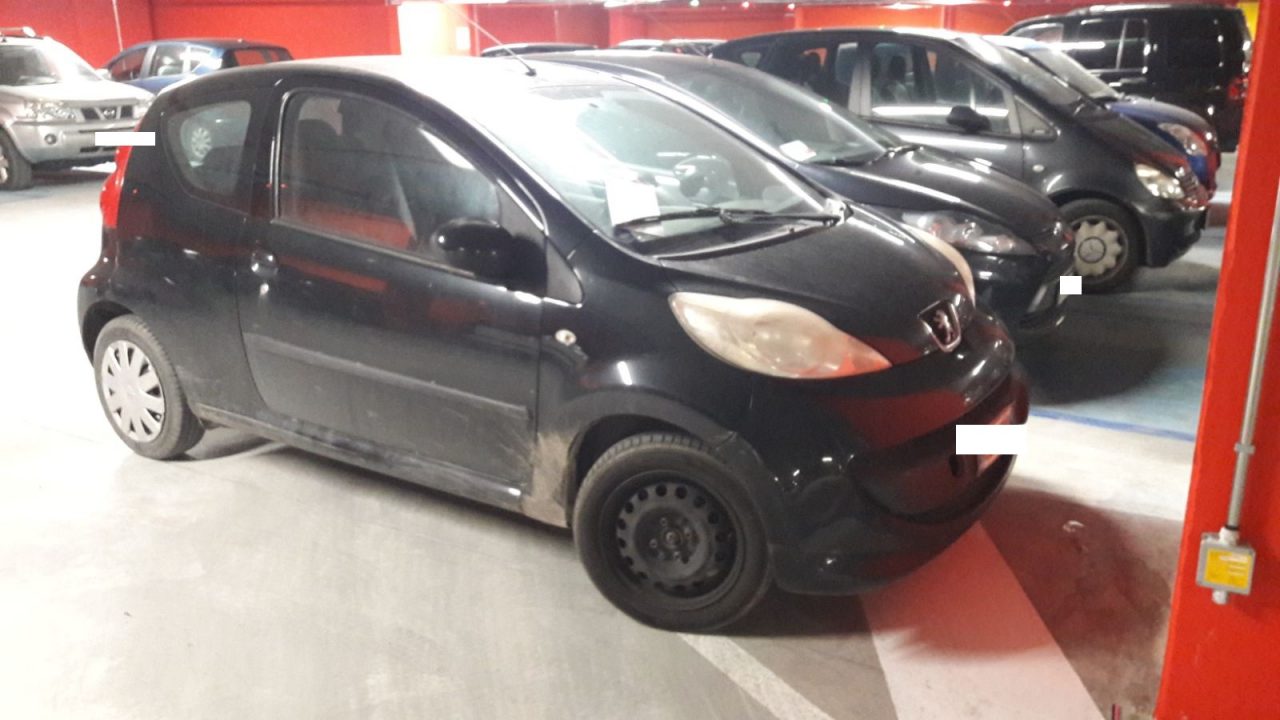 Prime multe in piazza Setti per parcheggio… creativo