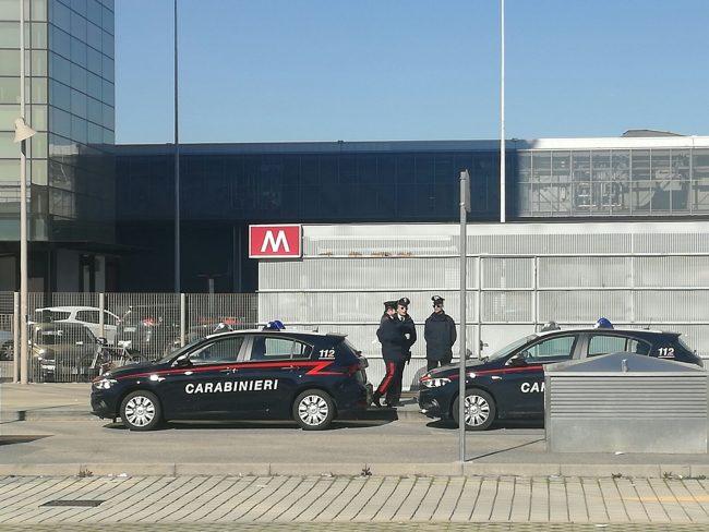 Metro evacuata per pacco bomba, allarme rientrato FOTO