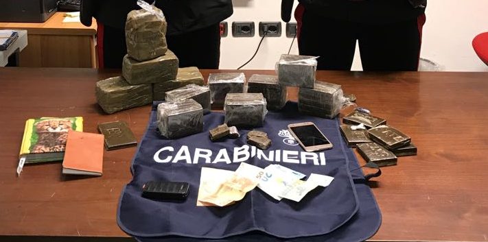 Droga Pognano, aveva sei chili di hashish in casa con la moglie incinta