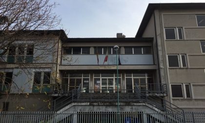 Bomba carta sotto l'auto del prof, Codacons chiede telecamere e vigilanza
