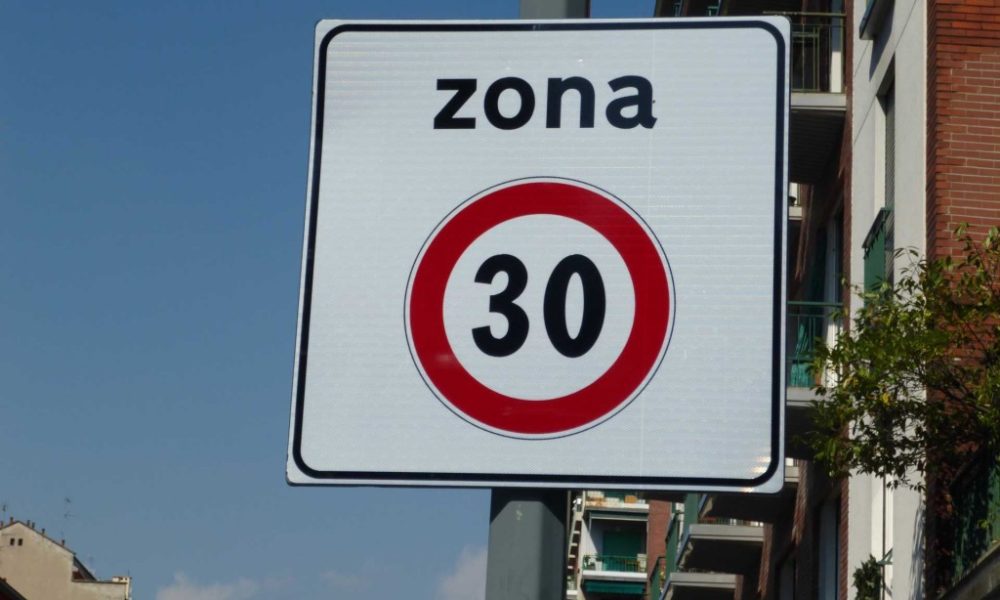 Un’enorme “zona 30” e  rotonde: ecco la nuova viabilità del paese FOTO