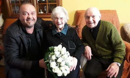 I 99 anni di Maria Maddalena Fratus, che festeggia con due bicchieri di rosso