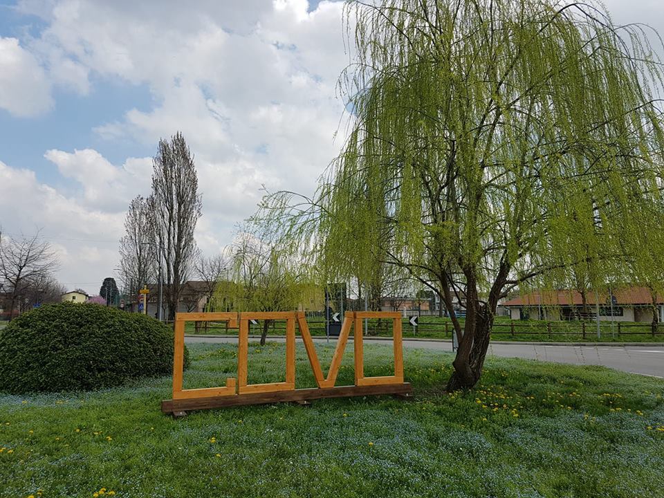 Covo, grazie alla Tecnowood ecco la scritta all’ingresso del paese