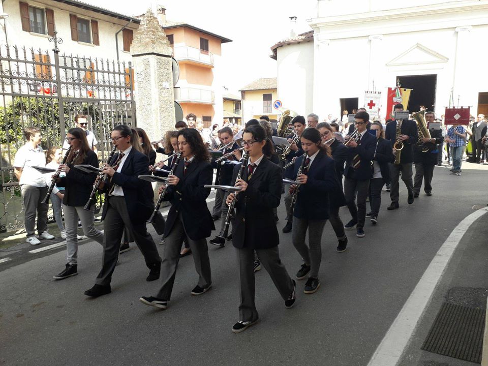 Corteo per le vie di Barbata: il 25 aprile si festeggia in anticipo