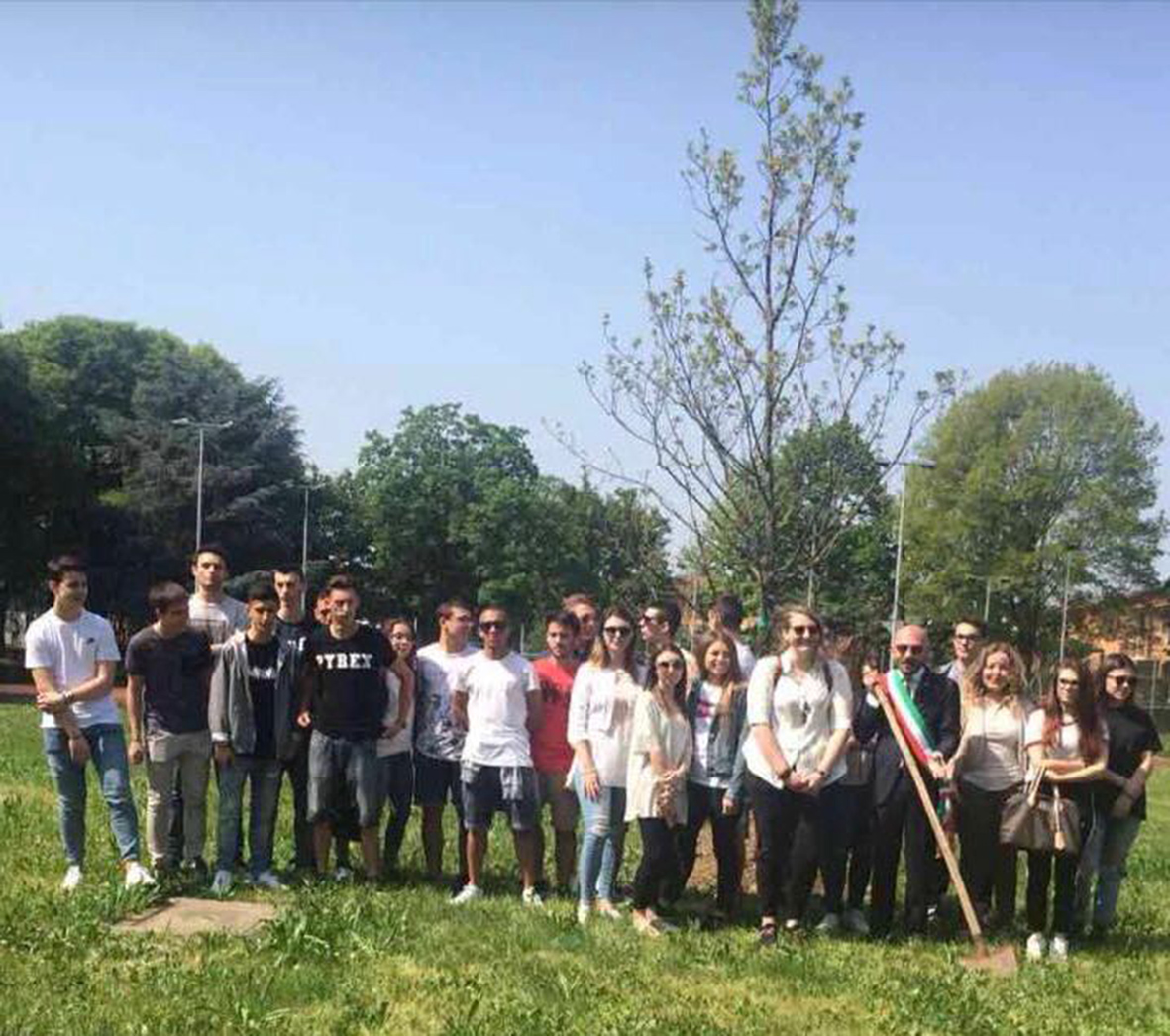 Un quercia nel parco per la classe 2000