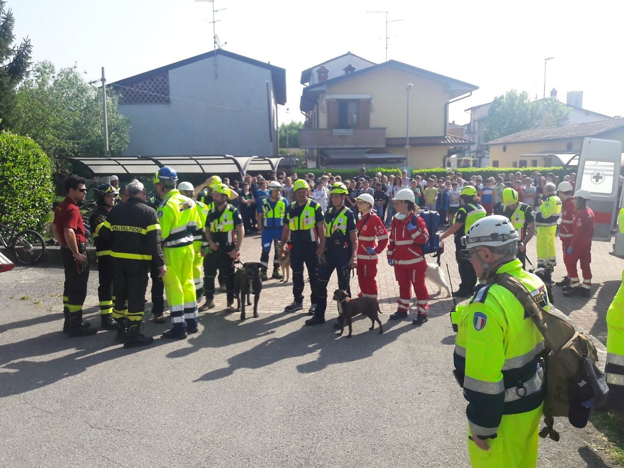 Esercitazione antiterremoto alla scuola media di Mozzanica