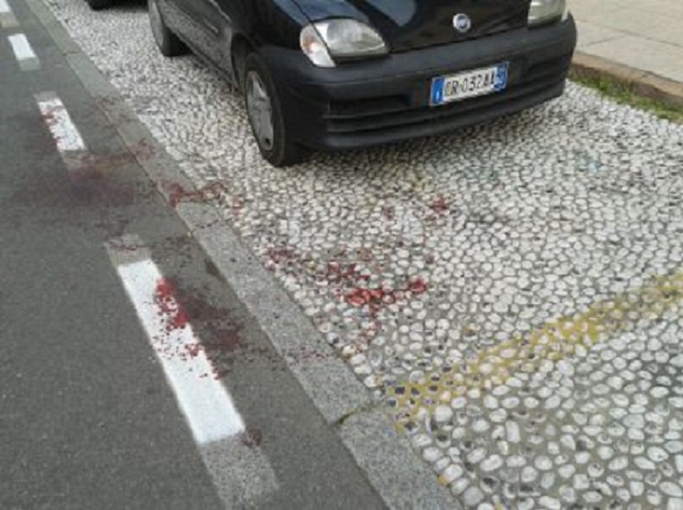 Sassaiola in piazza, in ospedale un quattordicenne