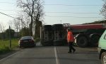 Camion ribaltato a Cavernago grave l'autista traffico in tilt