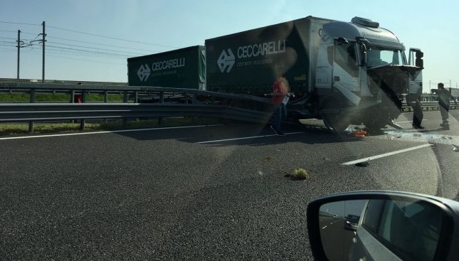 Incidente Brebemi, non ce l’ha fatta il camionista ferito