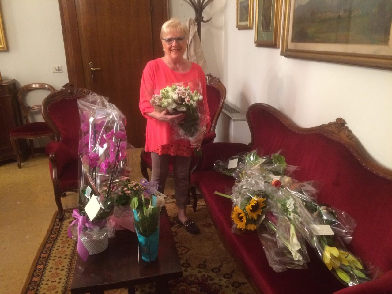 Fiori di solidarietà per l’assessore Prandina FOTO E VIDEO