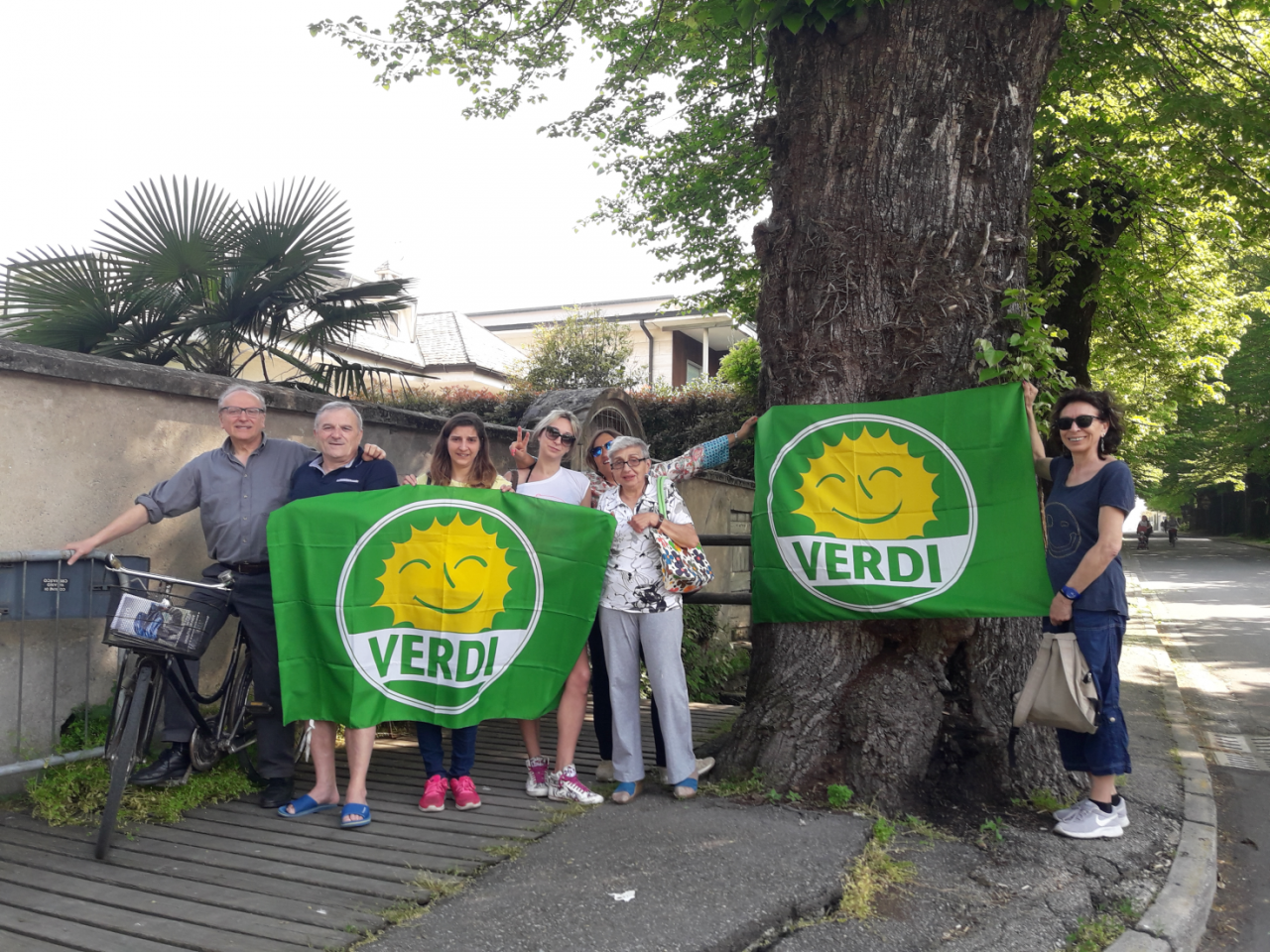 Sit in dei “Verdi” davanti al viale dei Tigli