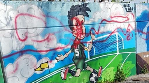 Sfregiato il murale della scuola di Zingonia