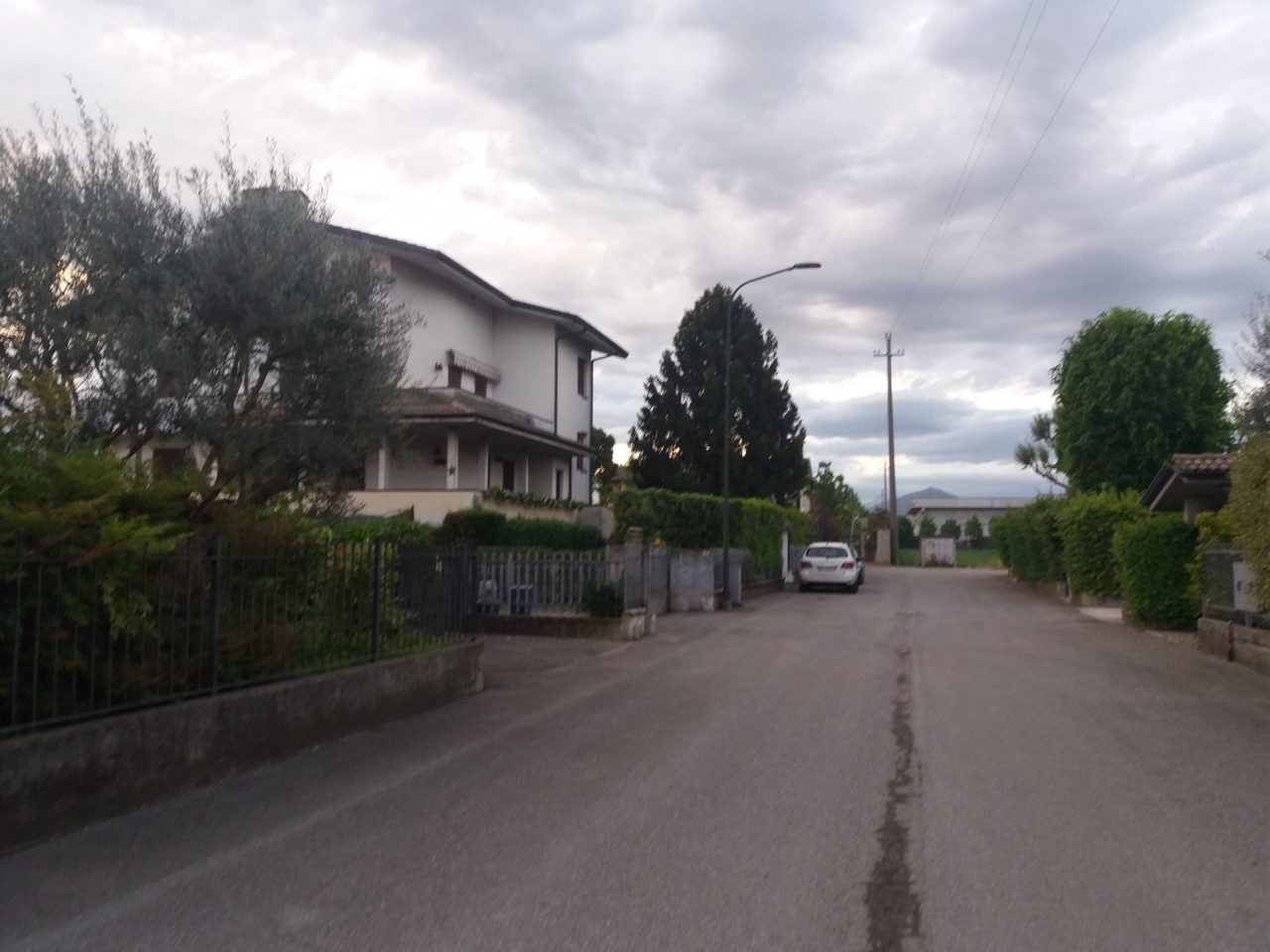 Sorprendono i ladri, minacciati col cacciavite