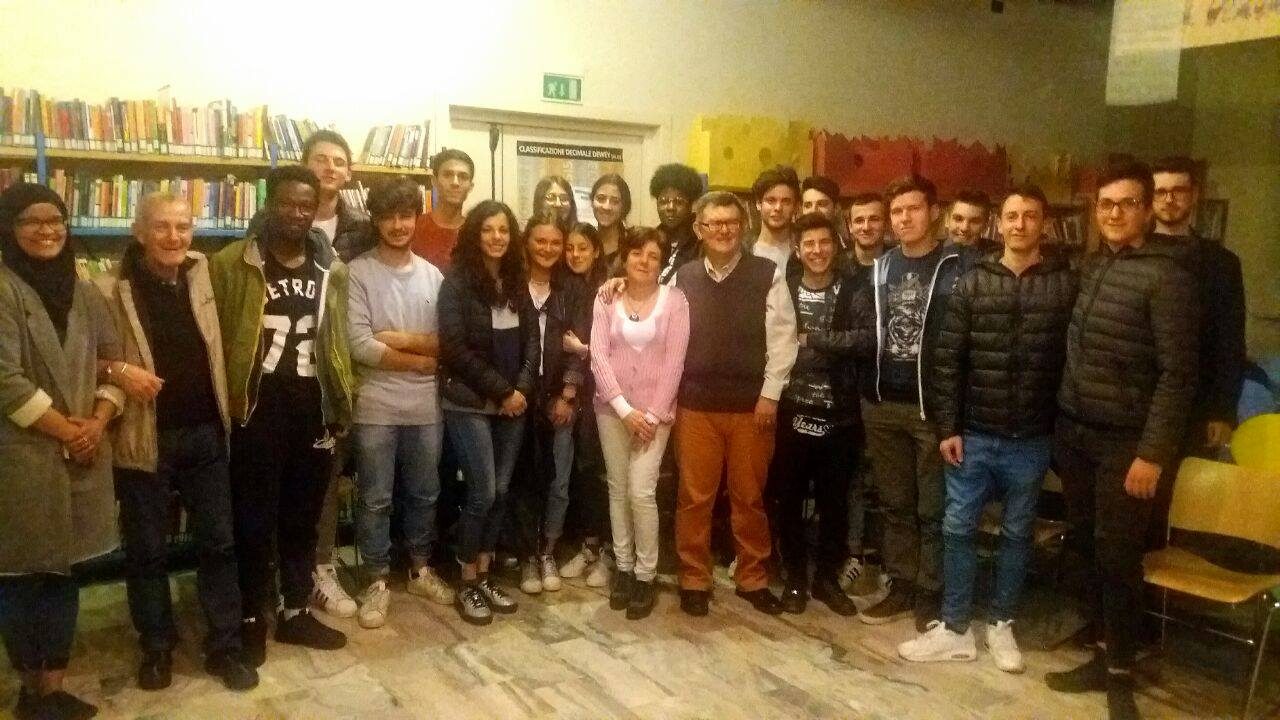 Ragazzi a scuola di Costituzione