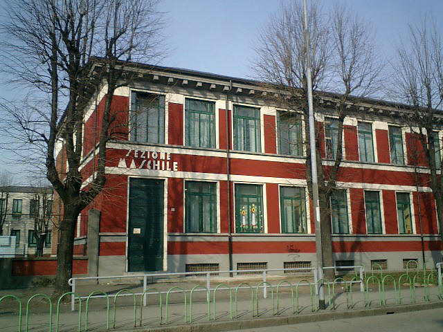 Scuola elementare, vietato andare in bagno
