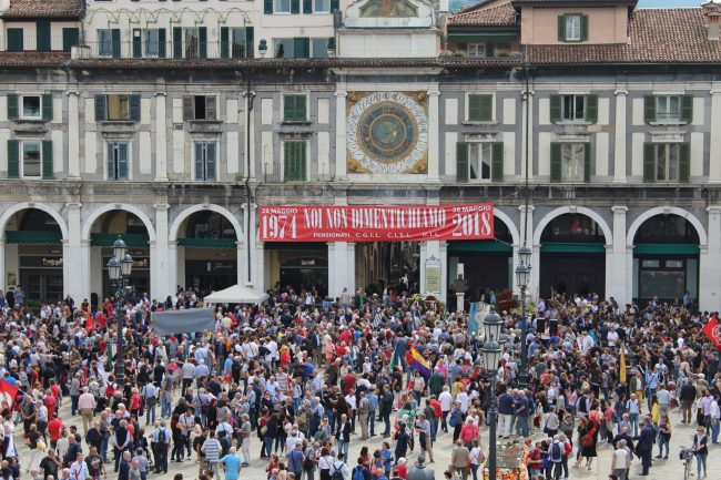 Piazza della Loggia 44 anni dopo, i rintocchi alle 10.12 FOTO