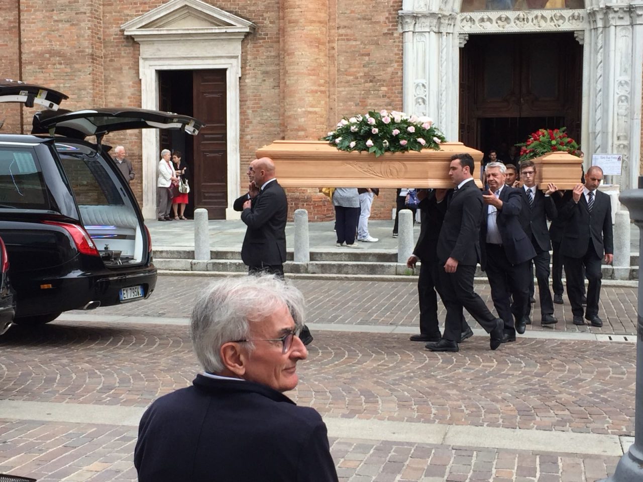 Omicidio Caravaggio, l’ultimo saluto a Carlo e Maria Rosa FOTO