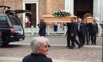 Omicidio Caravaggio, l'ultimo saluto a Carlo e Maria Rosa FOTO