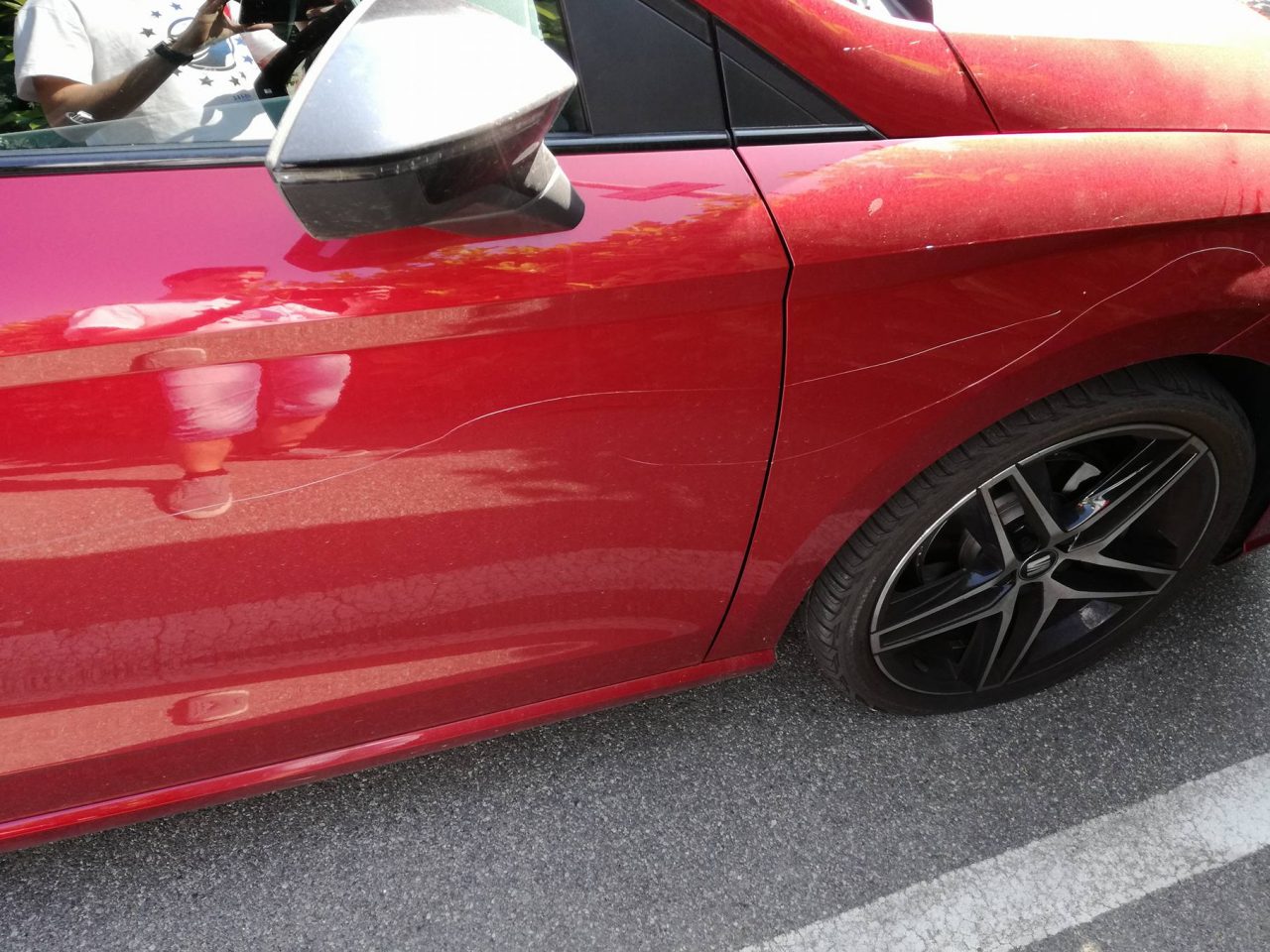 Gomme tagliate e graffi sull’auto: caso non isolato