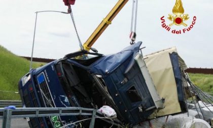 Incidente mortale sul raccordo TEM, muore camionista FOTO