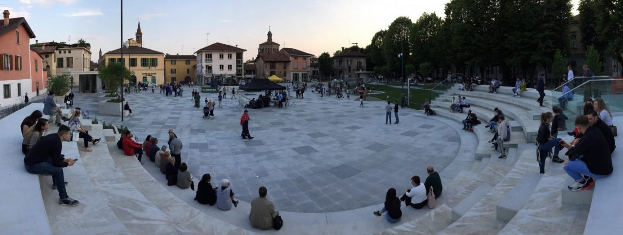 Controlli in piazza Setti, 11 multe per alcol e rifiuti
