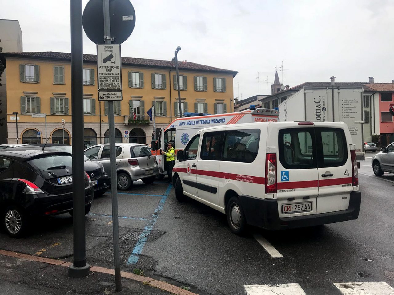 Volontarie derubate davanti alla Polizia locale