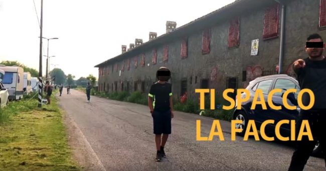 Visita il campo nomadi tra Cusago e Milano: minacce e spintoni VIDEO