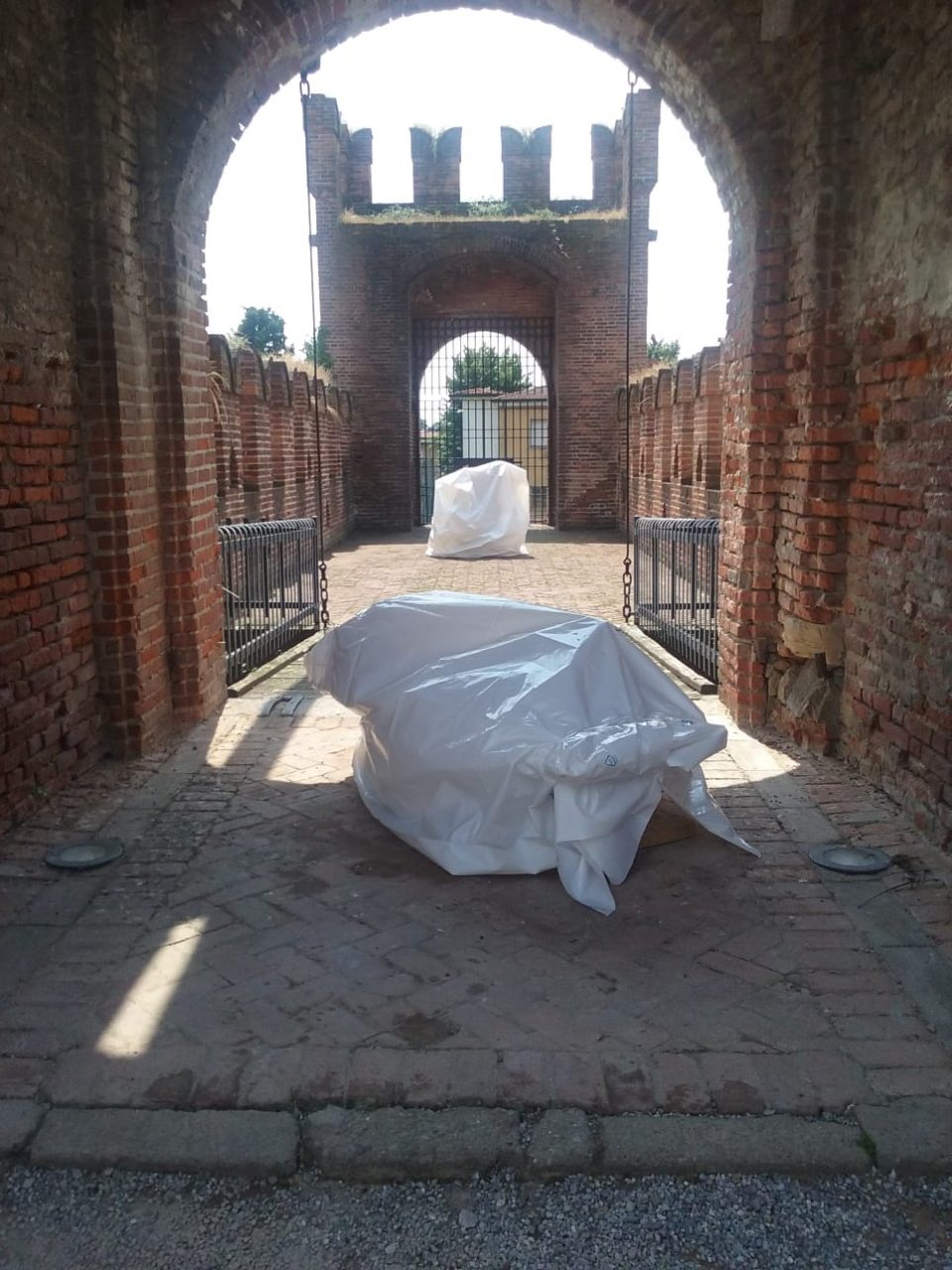 Statue nude Soncino