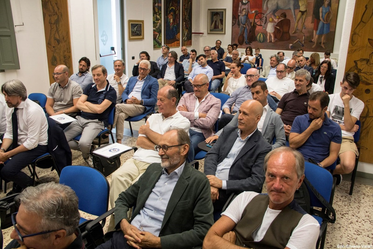 Blu Basket a sostegno della società in campo Amministrazione, Bcc e tifosi