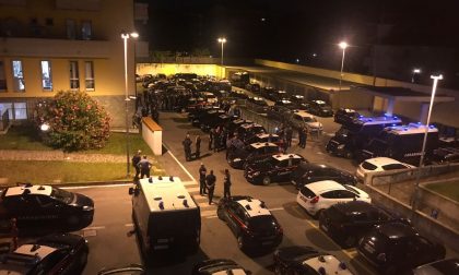 Maxi blitz a Zingonia nella notte, clandestini e droga nelle Torri FOTO VIDEO